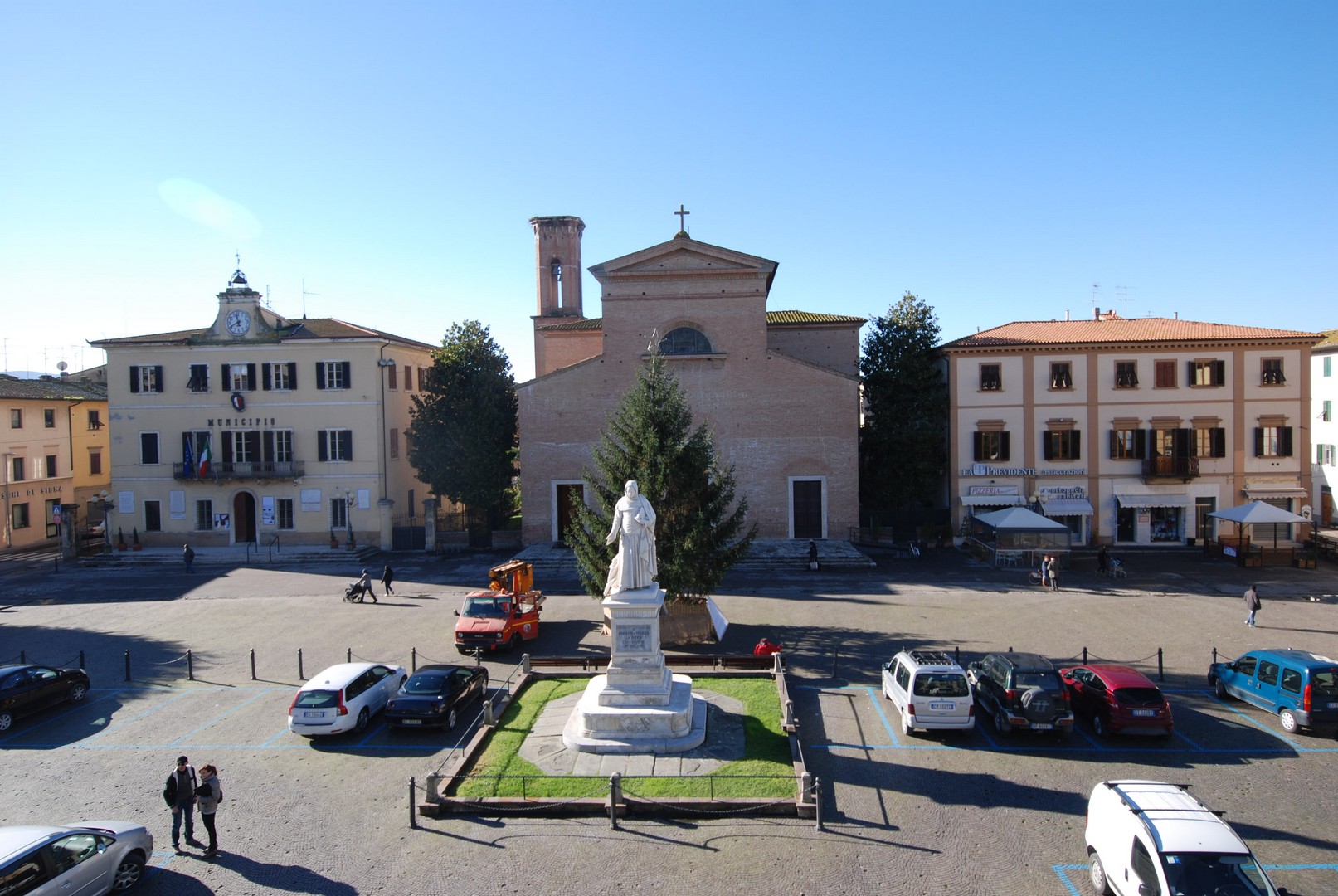 Certaldo - Piazza Boccaccio - il monumento di Augusto Passaglia 1879 - 1 Copia